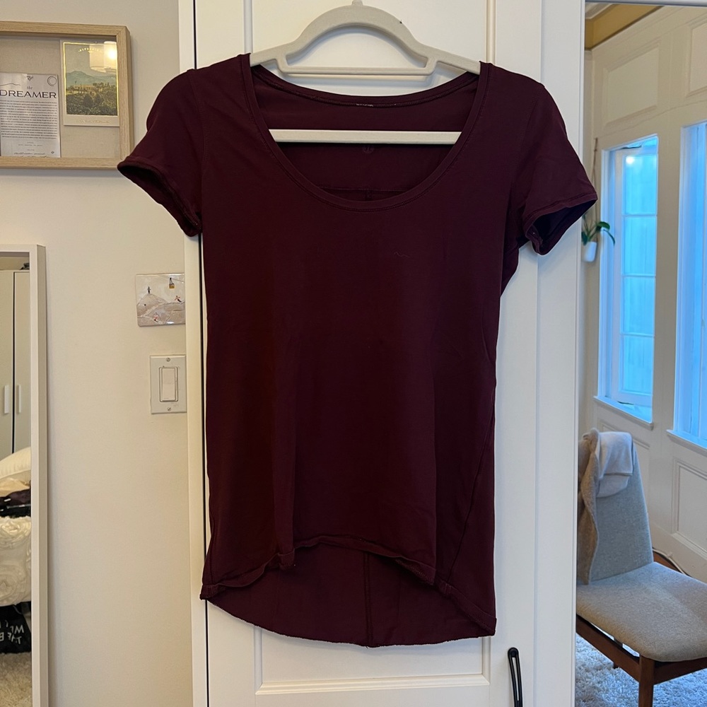 Lululemon maroon t-shirt